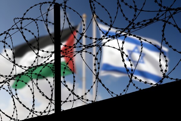 이스라엘과 하마스의 전쟁이 터지면서 중동 문제에 대한 관심이 다시 높아지고 있다. 민족국가(nation state) 건설 과정에서 일어나는 폭력이라는 관점이라는 관점으로 이스라엘-팔레스타인 관계를 풀어본다. / 사진=셔터스톡