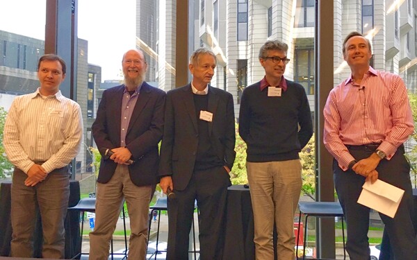 2016년 10월 캐나다 토론토대학 로트만경영대학원에서 열린 학회에서 만난 딥러닝 전문가들의 모임. 사진을 올린 Steve Jurvetson는 사진에 'Deep Thinkers on Deep Learning'이라는 제목을 붙여 소개하고 있다. 정가운데가 제프린 힌튼이다. 왼쪽부터&nbsp;Russ Salakhutdinov,&nbsp;Richard Sutton,&nbsp;Geoffrey Hinton,&nbsp;Yoshua Bengio,&nbsp;Steve Jurvetson. / 사진=Steve Jurvetson<br>